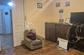 Stan u strogom centru sa parkirnim mjestom i pogledom na more, Rijeka, Appartement