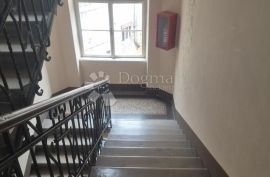 Stan u strogom centru sa parkirnim mjestom i pogledom na more, Rijeka, Appartment