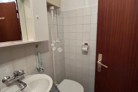 Uredna garsonijera za najam, Rijeka, Flat