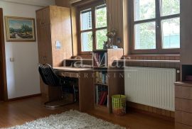 Borčec, obiteljska kuća 327m2,s prekrasnim pogledom i okućnicom 1090m2, Zagreb, House