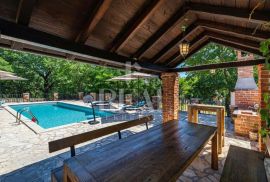 Poreč,Kurjavići,Villa sa bazenom 220 m2,2000m2 okućnice, Višnjan, Σπίτι