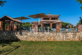 Poreč,Kurjavići,Villa sa bazenom 220 m2,2000m2 okućnice, Višnjan, Σπίτι