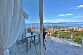 Moderan dvosobni stan sa panoramskim pogledom, Crikvenica, Appartement