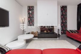 Rovinj, stan s 3 stambene jedinice i predivnim vrtom, Rovinj, Flat