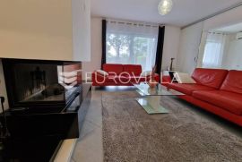 Rovinj, stan s 3 stambene jedinice i predivnim vrtom, Rovinj, Flat