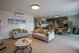 Istra, Rovinjsko selo, najam moderne dvojnice s bazenom 216 m², Rovinj, Kuća