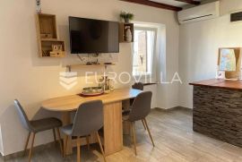 Istra, Rovinj - apartmanska zgrada u strogom centru grada s puno potencijala - 100 m od mora, Rovinj, Daire