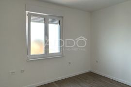 ĐAKOVO,NOVOGRADNJA!STAN TROSOBNI 2 KAT 74,90 M2,U URBANOJ VILI!PRILIKA!TOP DESTINACIJA!!, Đakovo, شقة