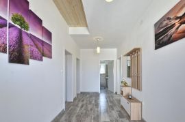 Apartmanska kuća na dobroj lokaciji, Ližnjan, Istra, Ližnjan, Σπίτι