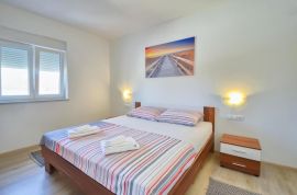 Apartmanska kuća na dobroj lokaciji, Ližnjan, Istra, Ližnjan, Famiglia