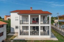 Apartmanska kuća na dobroj lokaciji, Ližnjan, Istra, Ližnjan, بيت