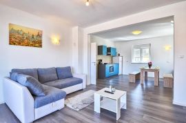 Apartmanska kuća na dobroj lokaciji, Ližnjan, Istra, Ližnjan, Σπίτι