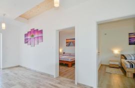 Apartmanska kuća na dobroj lokaciji, Ližnjan, Istra, Ližnjan, Σπίτι