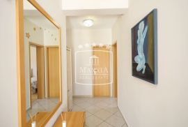 Zadar - Bokanjac luksuzna kuća 600m2, zemljište 732m2 poslovne mogućnosti!, Zadar, House