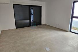 PRODAJA kuća sa bazenom Vir, 450 m od mora, 2 apartmana, garaža, Vir, Famiglia