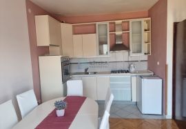 PRODAJA Čiovo kuća s 5 apartmana 200 m od mora, otvoren pogled na more, Trogir - Okolica, Ev