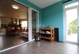 ISTRA, KAŠTEL - Trosobni stan 87 m2 s garažom, pogled more!, Buje, Wohnung