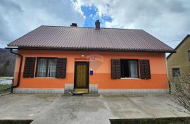 Gorski Kotar, Lokve - samostojeća kuća sa okućnicom uz potok 1282 m2, Lokve, Дом