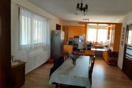 Prodajem dve kuce na istom placu, Vršac, House