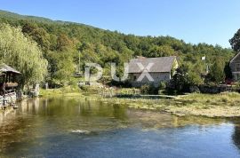 OTOČAC, SINAC - Kamena kuća s prostranim dvorištem, Otočac, Дом