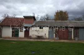 SINAC ( Otočac ) - obiteljska kuća, 5 zgrada, dvorište i oranica, Otočac, House