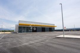 Trgovačko-Prodajno Skladiše Plano, Trogir, Propriedade comercial