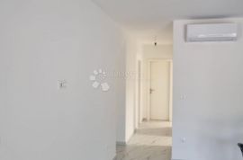 PREDIVNA NOVOGRADNJA 70m DO MORA, Privlaka, Apartamento