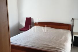 VIŠKOVO-SARŠONI, STAN U VISOKOM POTKROVLJU OD 77.5 m2, 2S+DB S 300 m2 OKUĆNICE, Viškovo, Apartamento