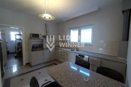 Izdavanje, vila u Zemunu ID#20245, Zemun, بيت