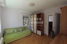 Izdavanje, vila u Zemunu ID#20245, Zemun, Casa