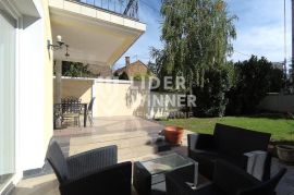 Zemun, vila na 5 ari placa ID#130436, Zemun, Casa