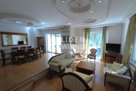 Zemun, vila na 5 ari placa ID#130436, Zemun, Дом