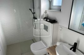 Diklo - luksuzan 4.5 sobni stan 50m do mora krovna terasa! 450000€, Zadar, Appartment