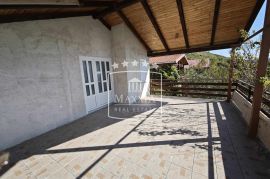 Seline - kuća katnica pogled more cca 150m od mora! 159000€, Starigrad, Famiglia