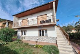 MATULJI - obiteljska kuća s dva stana i garažom, Matulji, House