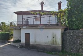 MATULJI - obiteljska kuća s dva stana i garažom, Matulji, House