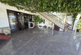 Otok Krk - Restoran prvi red do mora, Dobrinj, Immobili commerciali