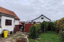 Kuća za adaptaciju u blizini centra, Varaždin, Maison