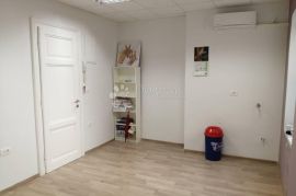 RIJEKA, CENTAR - 2 studio apartmana i poslovni prostor, Rijeka, Διαμέρισμα