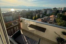 Prostran stan sa predivnim pogledom na Kvarnerski zaljev, Rijeka, Appartment