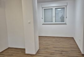 Trosoban stan - Jug II, Osijek, Appartment