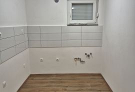 Trosoban stan - Jug II, Osijek, Appartment