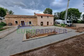 Istra, predivno renovirano kameno imanje u okolici Barbana, Barban, House