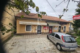 Centar Matulja, Kuća sa poslovnim prostorima 300 m2, Matulji, بيت