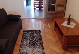 Prostrani stan s pogledom na more i garažom u Crikvenici, Crikvenica, Apartamento