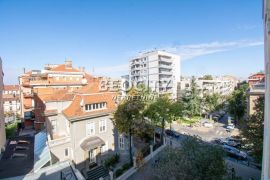 Vračar, Krunska, Krunska, 3.0, 70m2 Trosoban stan sa parking mestom, Vračar, Wohnung