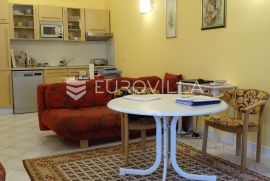 Njivice, Krk, jednosobni stan NKP 39m2 s vrtom i garažom, Omišalj, Appartement