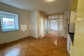 Đakovo, Centar, šarmantan dvosoban stan 70 m2 + spremište, Đakovo, Wohnung