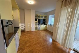 Đakovo, Centar, šarmantan dvosoban stan 70 m2 + spremište, Đakovo, Appartamento