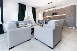 Istra, okolica Rovinja, predivan namješten dvosoban stan NKP 85m2 800m od mora, Rovinj, Appartment